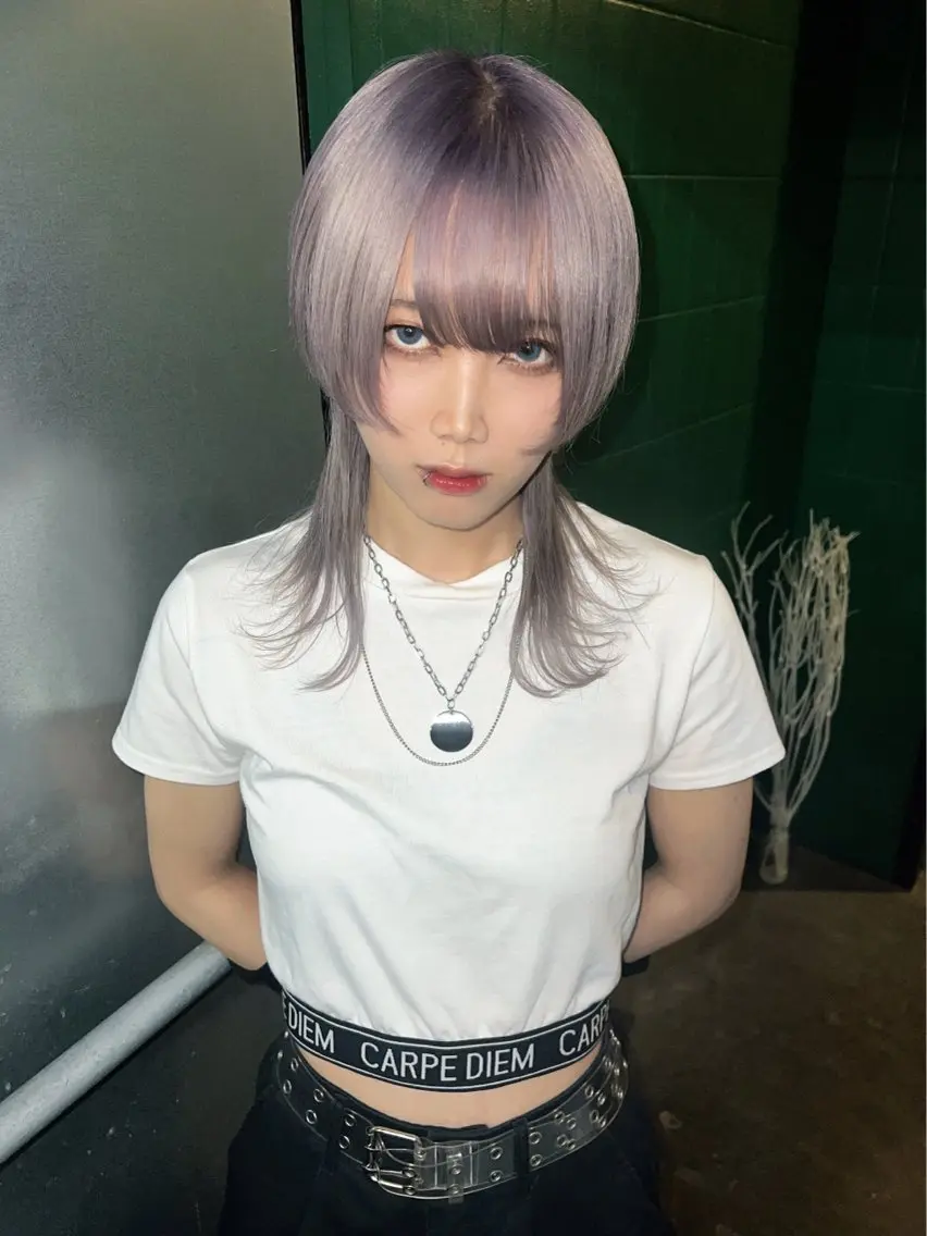 ロングウルフカットロングレイヤーカット ダブルカラーの写真
