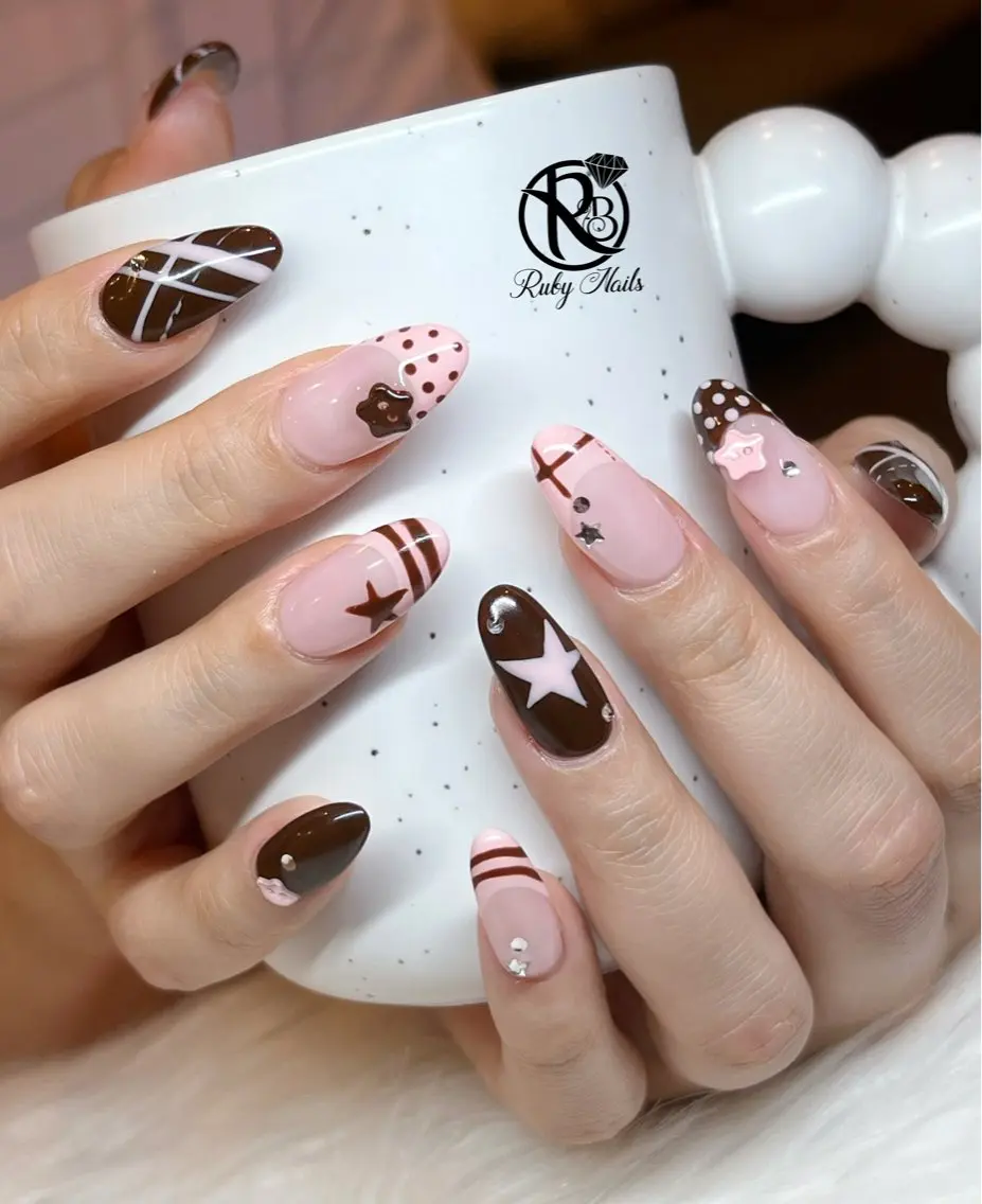 ネイル チークネイル ドット フットネイル フレンチネイル グラデーション ハンドネイル RUBY Nail 日暮里店のネイルデザイン