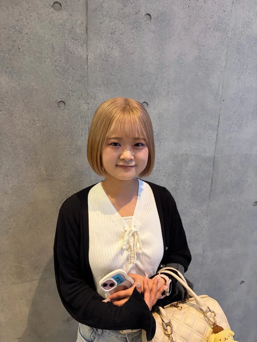 ショート カラー カット ヘアカラー トリートメント 一目惚れ艶ハイトーン /艶カラー/しほのヘアスタイル