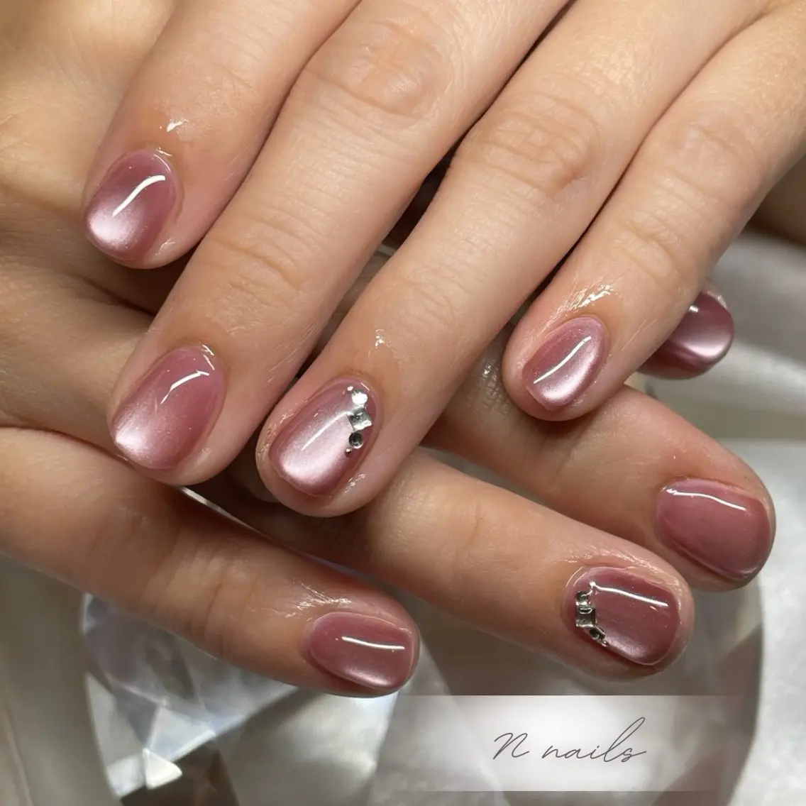 ネイル マグネットネイル ピンク ストーンネイル ハンドネイル N NAILSのネイルデザイン