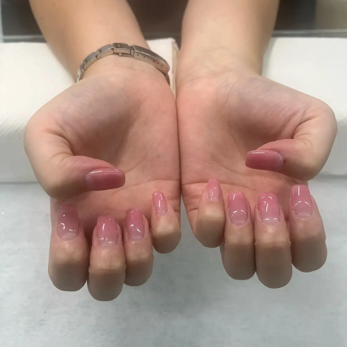 ネイル グラデーション ピンク スクエアネイル feminine nailのネイルデザイン