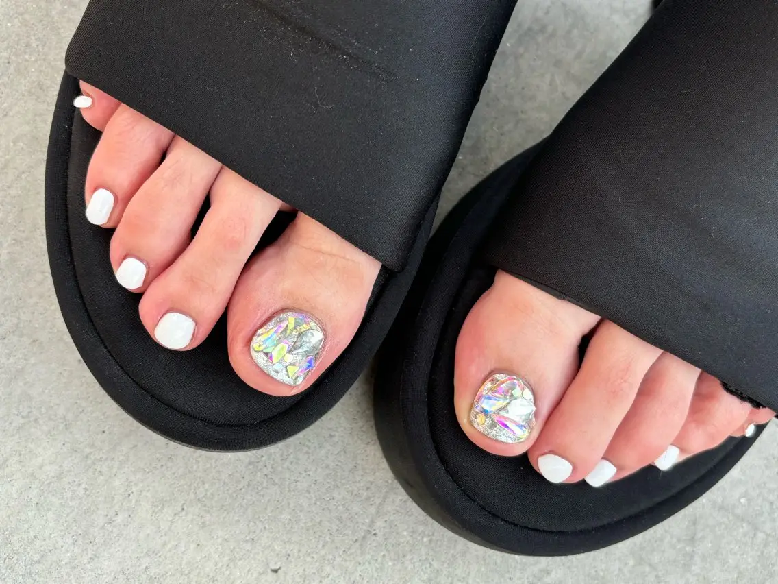 ネイル フットネイル キラキラネイル happiness nailのネイルデザイン