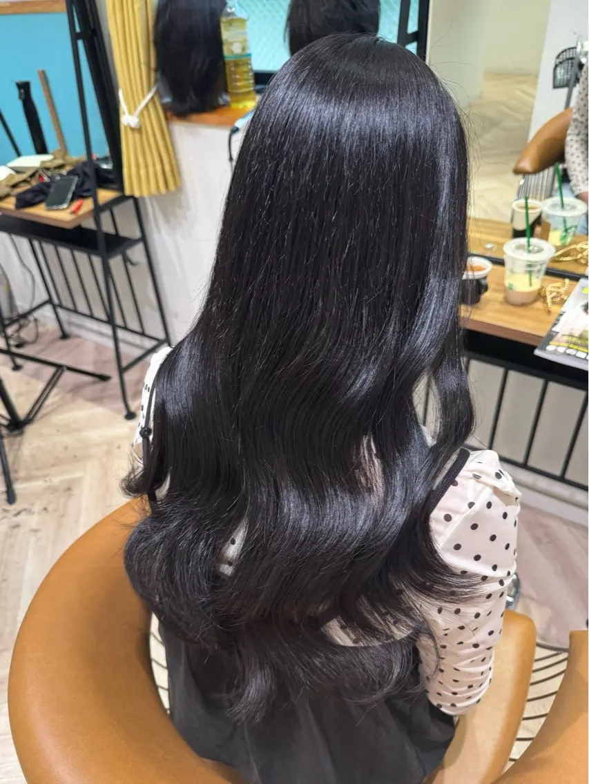 ロング カラー ブルーカラー 透明感カラー ネイビーカラー hana / Lond idealのヘアスタイル