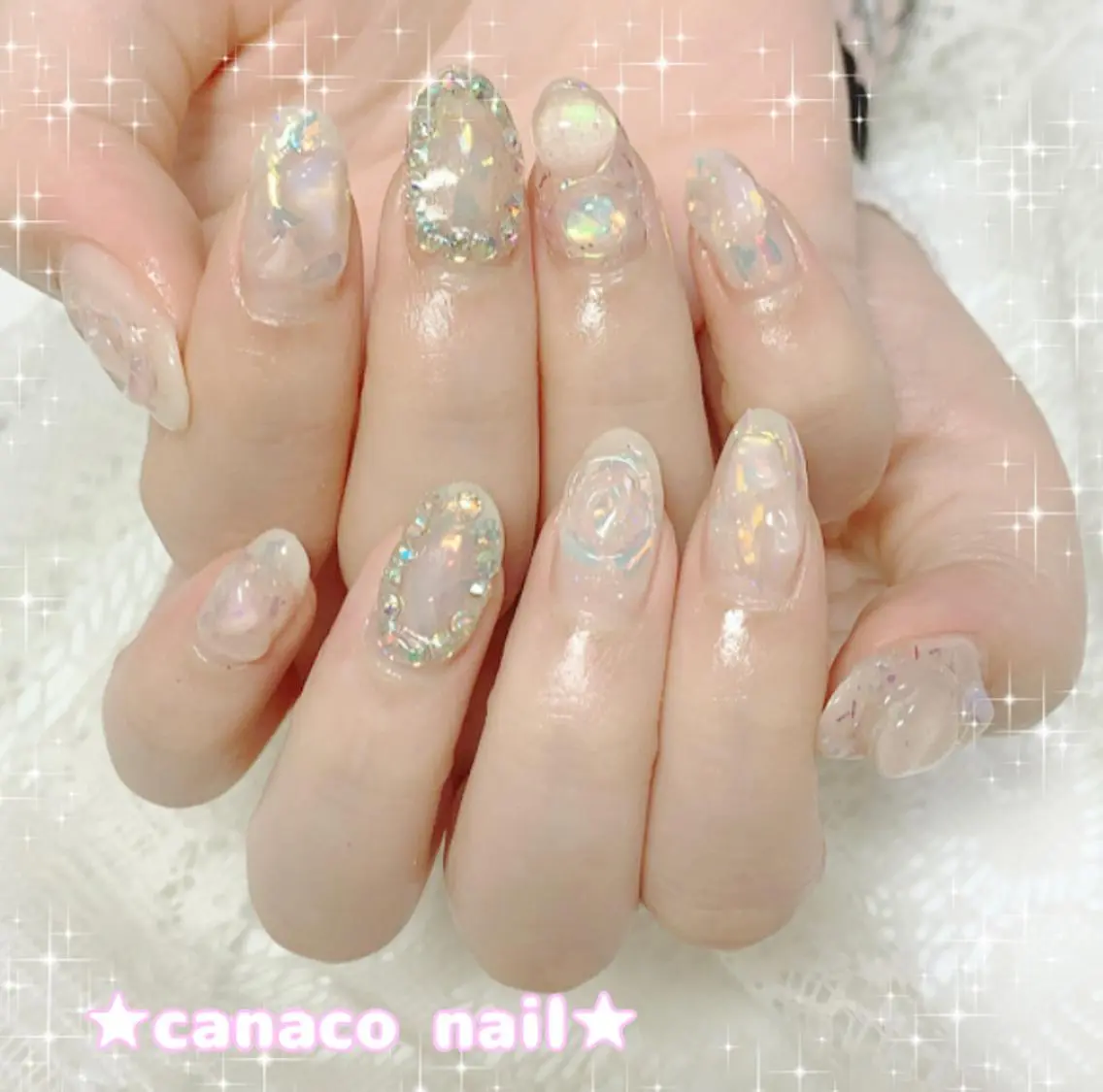 ネイル オーロラネイル ジェルネイル キラキラネイル ストーンネイル ホワイト ハンドネイル ハンドケア ベテランネイル cnc  nailのネイルデザイン