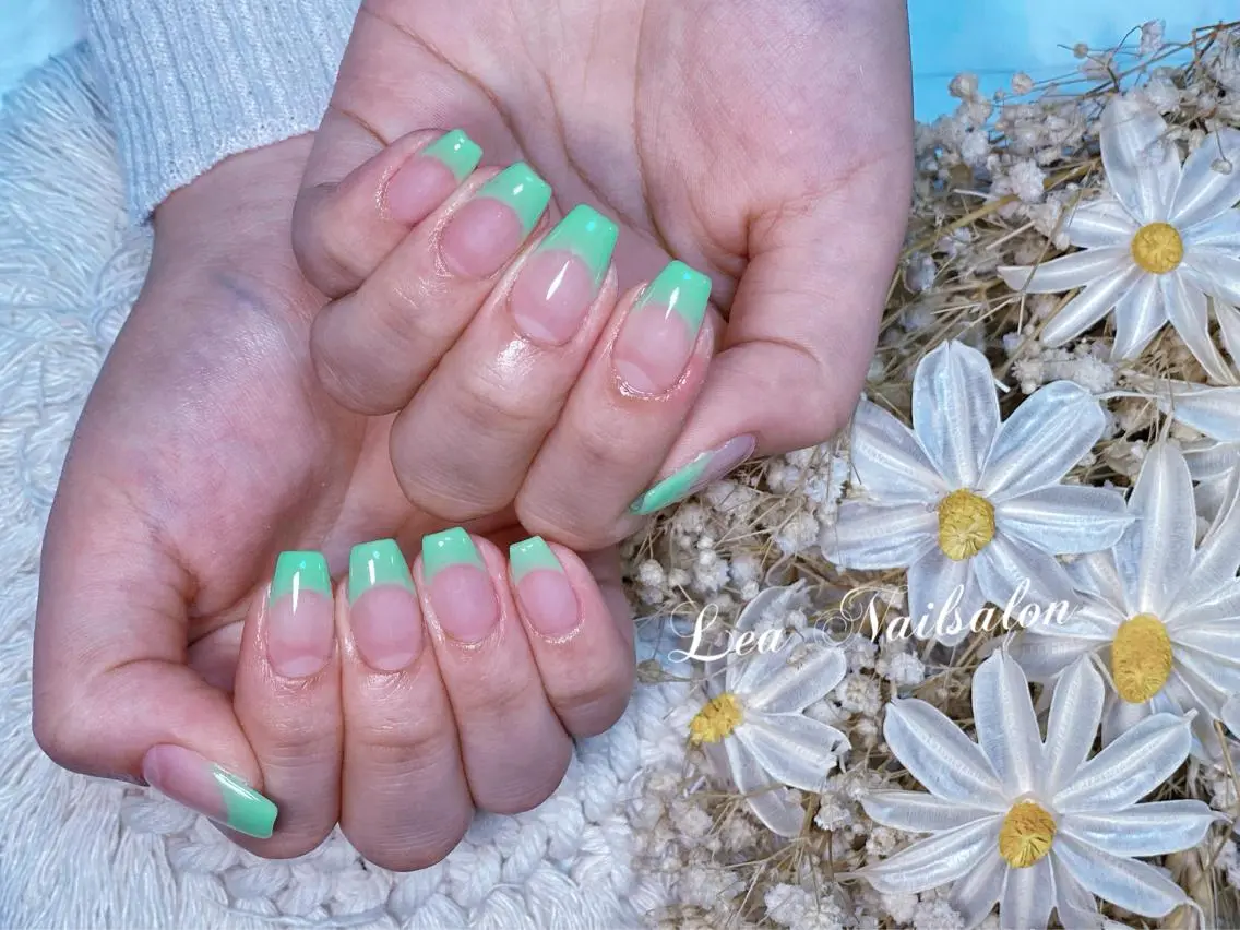 ミディアム カラー ネイル Le’a NailSalonのネイルデザイン