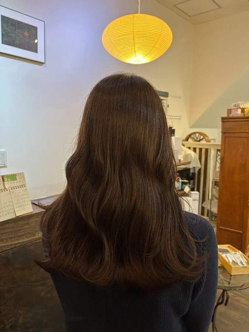 セミロング 三國 栞音のヘアスタイル