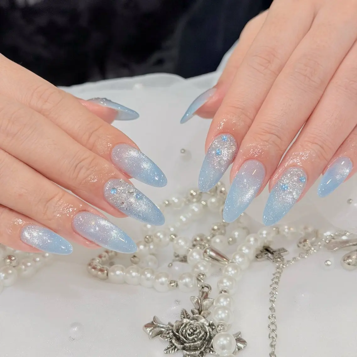 ネイル オーロラネイル フレンチネイル ジェルネイル グラデーション 韓国ネイル ハンドネイル Luci Nail Shinokuboのネイルデザイン