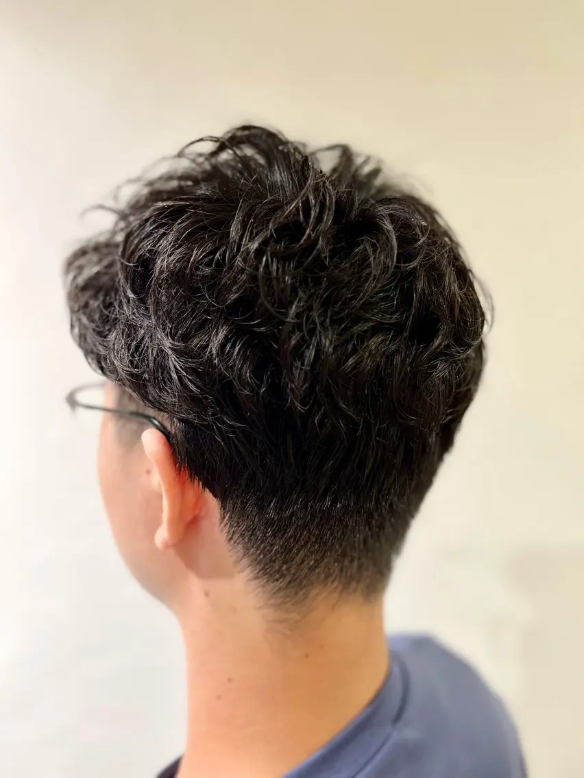 ショート メンズ センターパート メンズパーマ ショートヘア カット パーマ トリートメント 美容室stadium 横田ジュンコのヘアスタイル