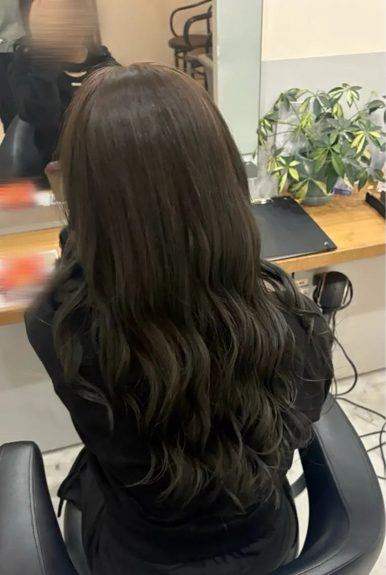 ロング カラー ブリーチ ケアカラー オリーブカラー 伊藤 紗優のヘアスタイル