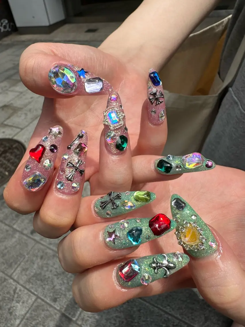ネイル アートネイル フレンチネイル キラキラネイル ラメ(グリッター) ロングネイル SHIORI 📍渋谷 / 円山町のネイルデザイン