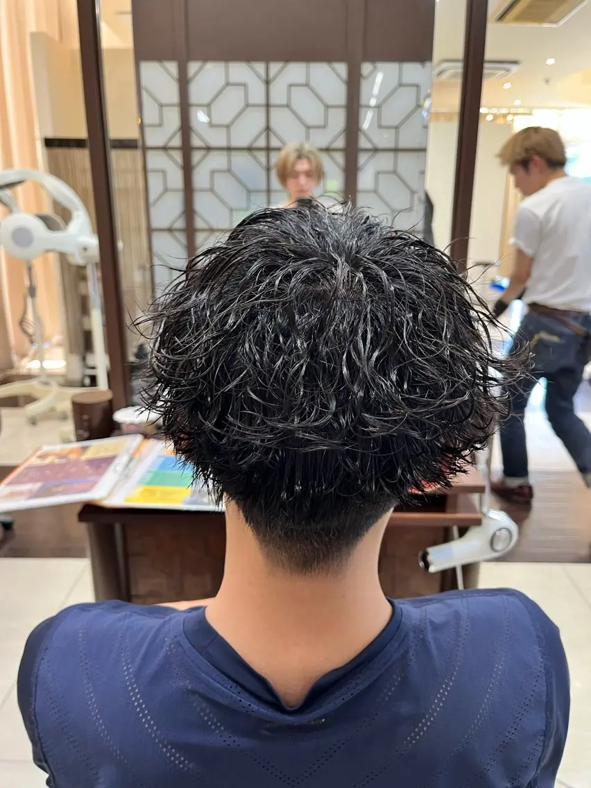 ショート パーマ メンズ マッシュ スペインカール 刈り上げ 波巻きパーマ 🧊メンズ特化🧊 高木航希のヘアスタイル