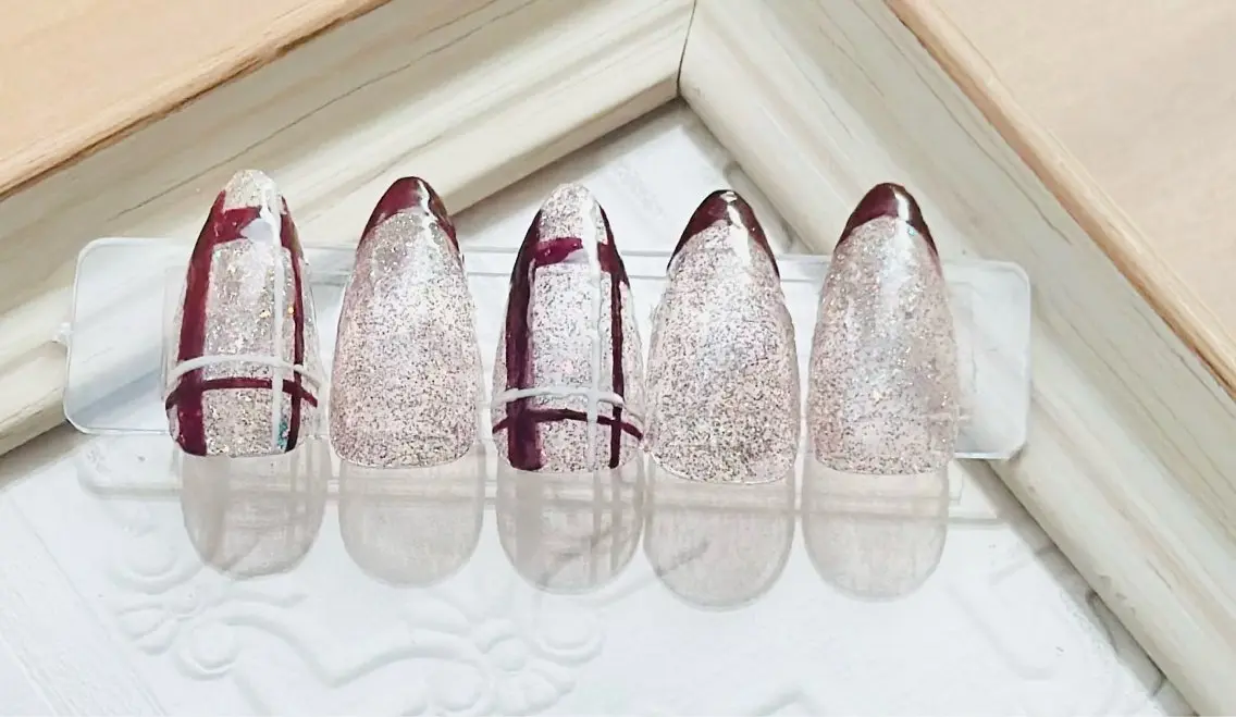 ネイル ボルドー フラッシュネイル ラメ(グリッター) nailsalon oluoluのネイルデザイン
