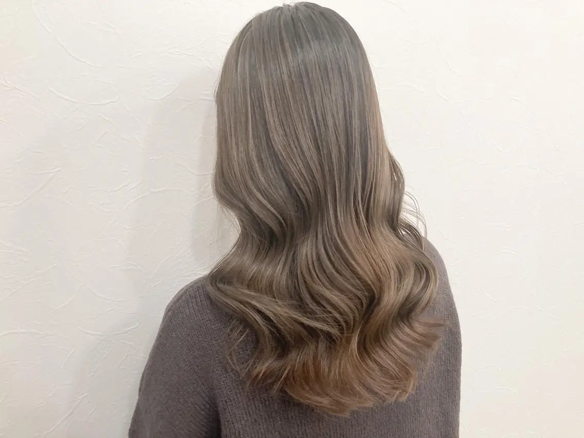 カラー Misirlou Hairのヘアスタイル