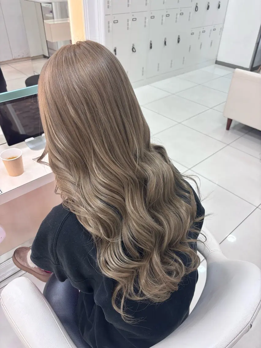 ロング ヘアアレンジ 透明感カラー🫧 aika🐈のヘアスタイル