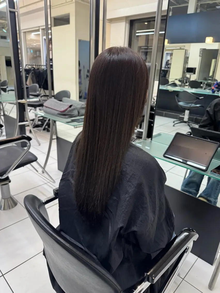 ロング カラー 岡乃 麻衣のヘアスタイル