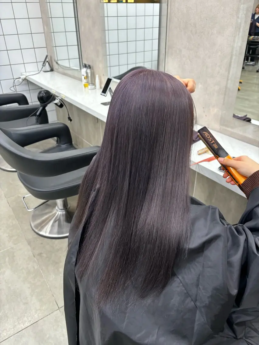 セミロング カラー 抜け感レイヤー︴ ニュアンスカラーのヘアスタイル