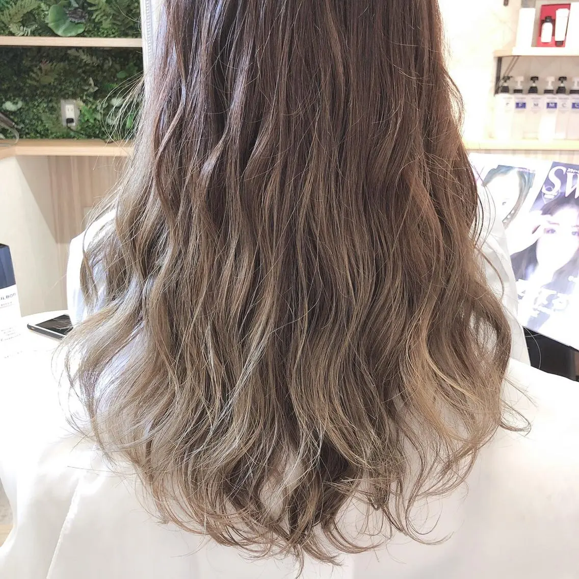 セミロング カラー アディクシーカラー イルミナカラー くせ毛 髪質改善 縮毛矯正 tuuli トゥーリのヘアスタイル