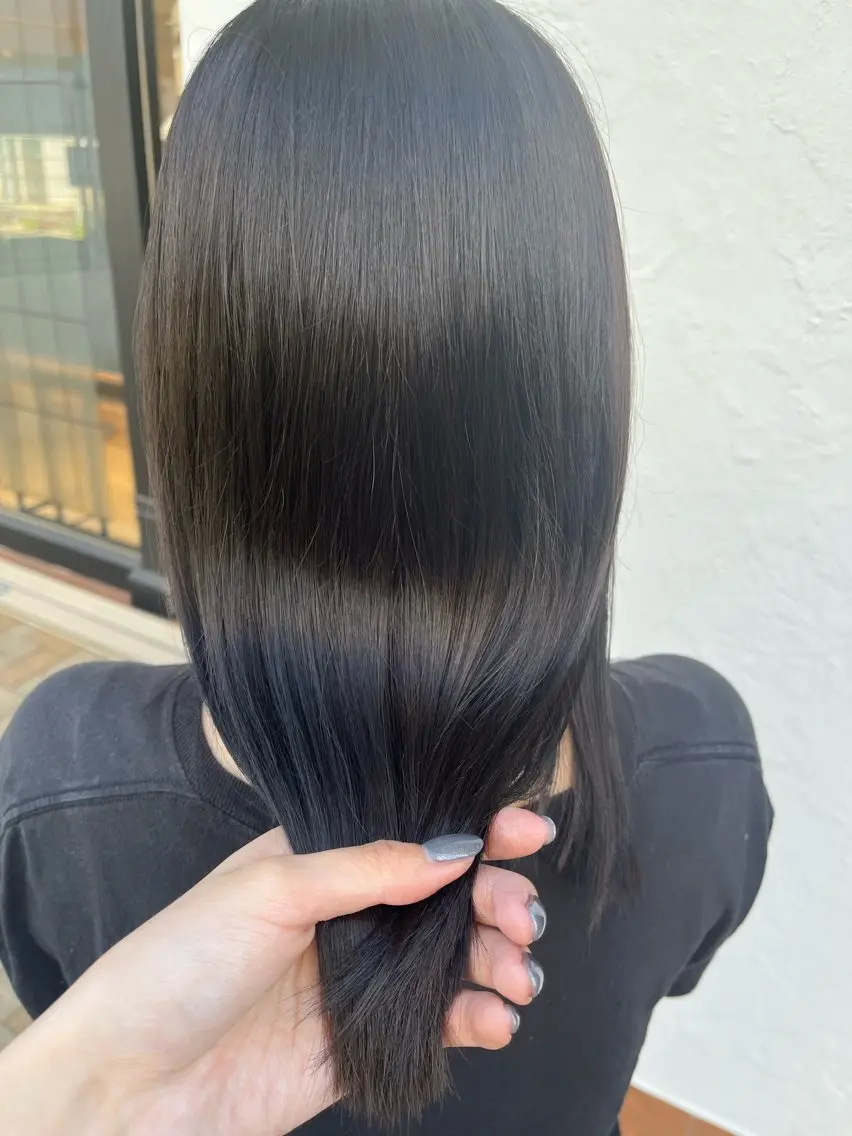 カラー ヘアカラー トリートメント しおり🍬 KOKORO🤍のヘアスタイル