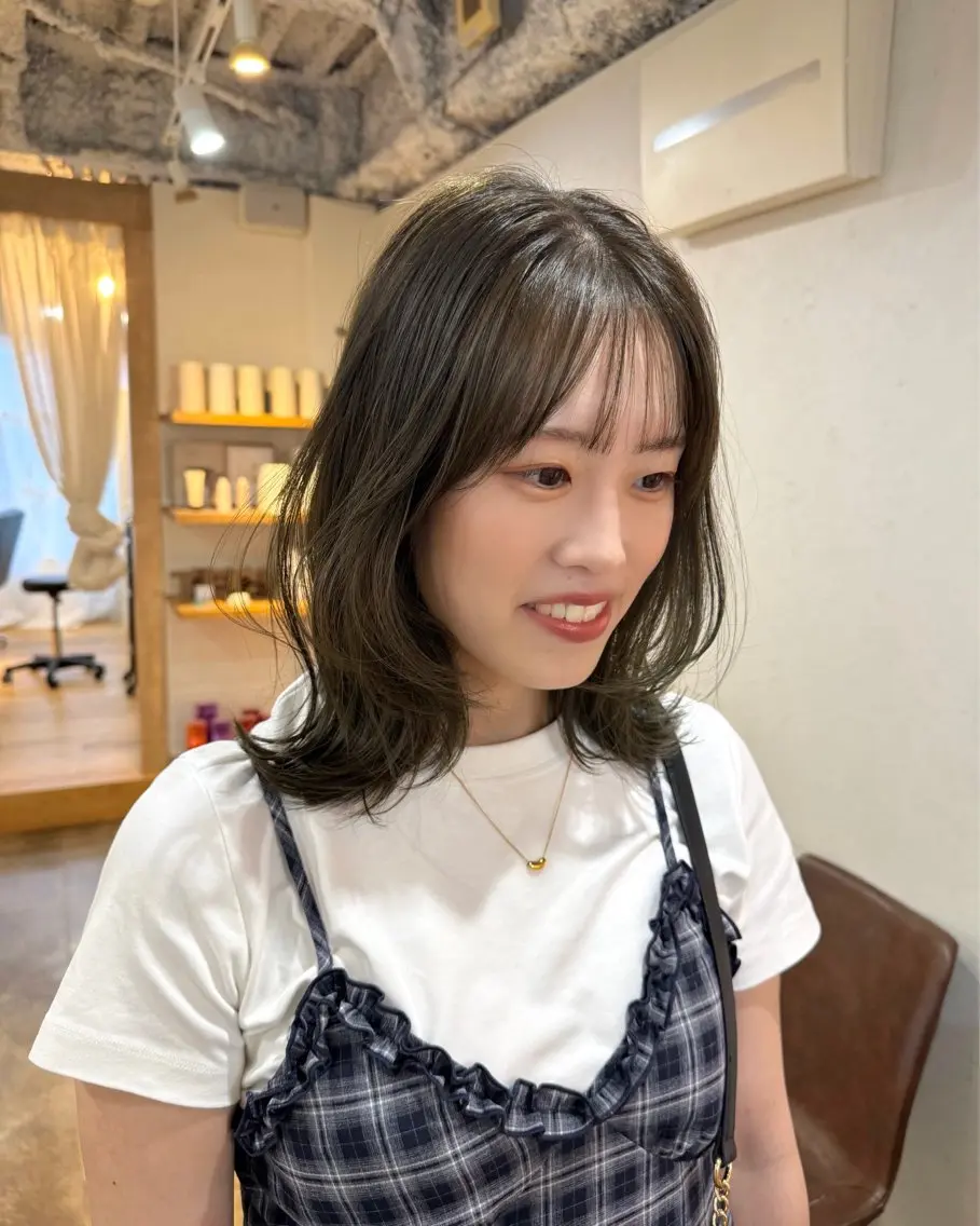 ミディアム カラー カット ヘアカラー トリートメント TRENCH 相澤 果歩のヘアスタイル