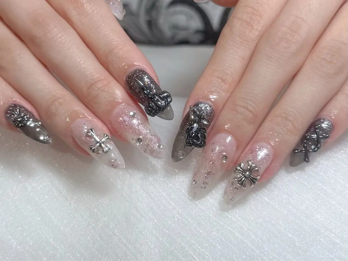 ネイル アートネイル オーロラネイル フラッシュネイル ガーリー キラキラネイル ハンドネイル Una NAILMANAMIのネイルデザイン