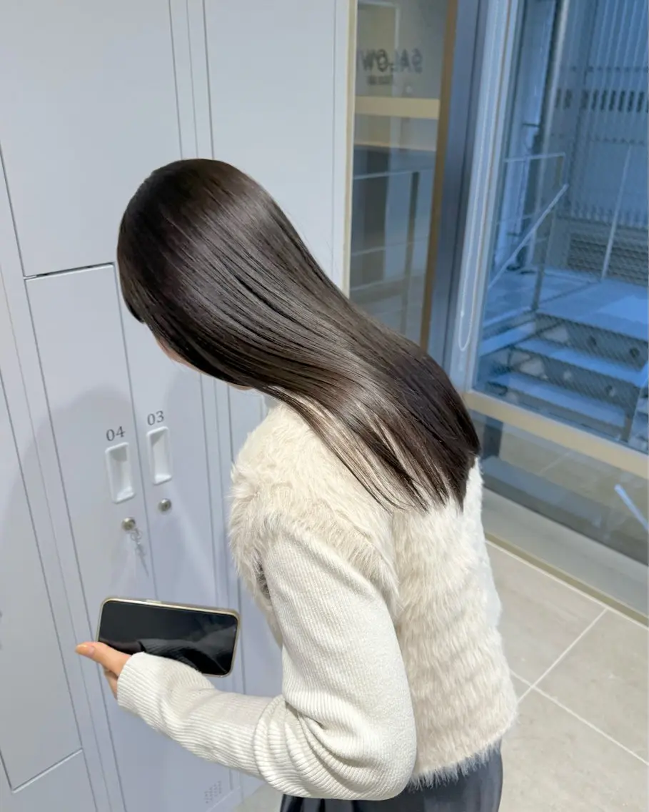 セミロング ヘアカラー トリートメント くすみベージュカラー 🪻HARUKAのヘアスタイル
