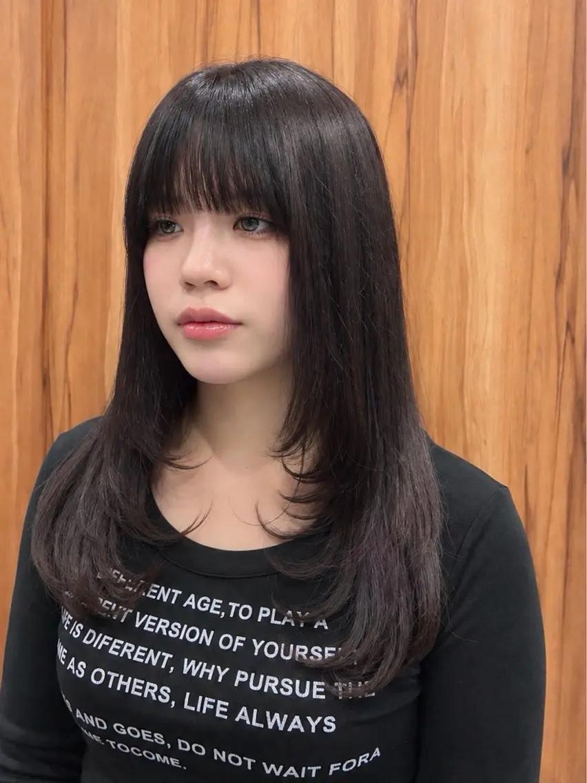 ロング カラー ラベンダーカラー 顔周りカット レイヤーカット 山田 莉帆のヘアスタイル