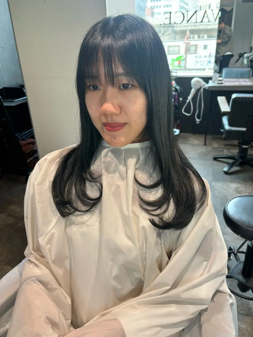 セミロング カラー レイヤーカット 穐田 航のヘアスタイル