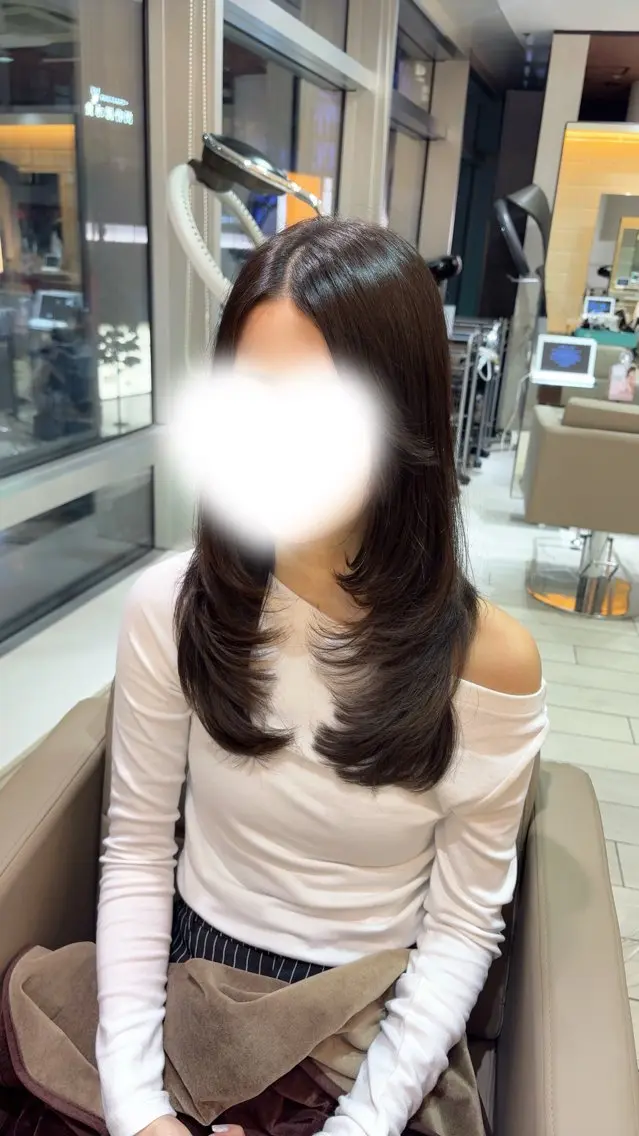 ロング ハイレイヤー レイヤーカット カット ヘアカラー トリートメント 土田 アキナのヘアスタイル