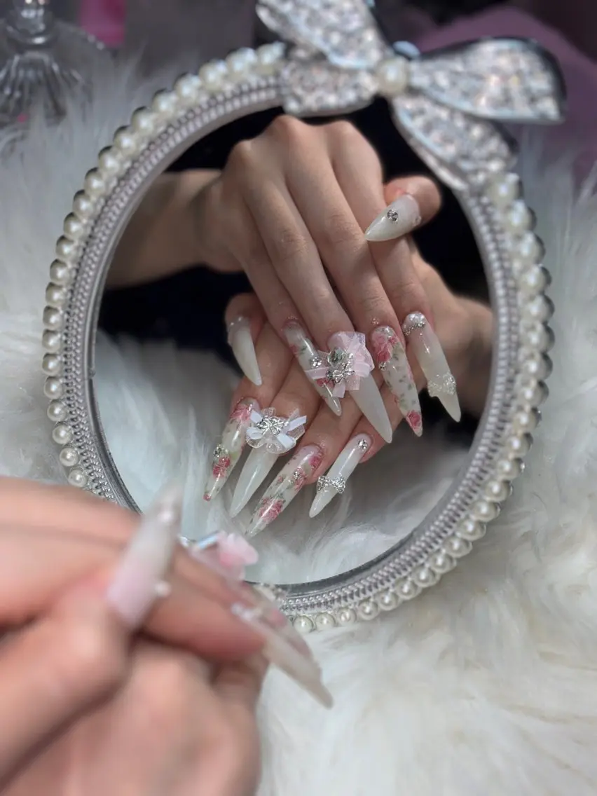 ネイル フレンチネイル ガーリー ハンドネイル nail salon Lilynのネイルデザイン