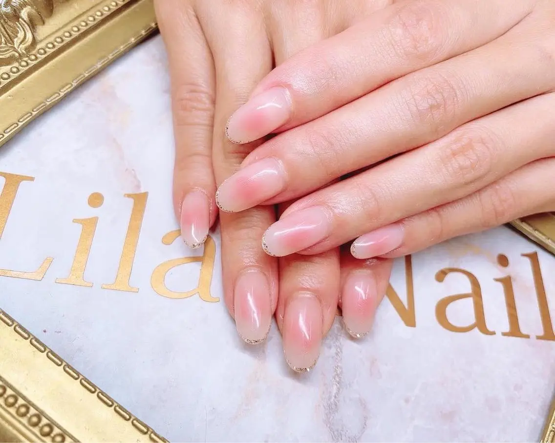 ネイル チークネイル ジェルネイル ハードジェル キラキラネイル ラメ(グリッター) Lilas Nailのネイルデザイン