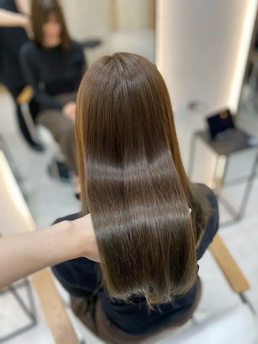 ロング カラー グレージュ オリーブグレージュ オリーブグレー トリートメント カット ヘアカラー トリートメント 艶髪・透明感カラー・ 韓国ヘア・Yuriのヘアスタイル