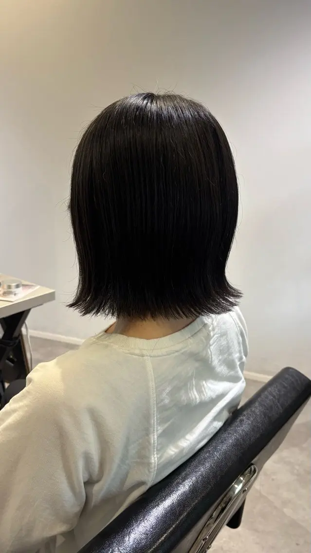 ミディアム ボブ 外ハネヘア カット YURINO /ボブ ベージュ/ハイトーンのヘアスタイル