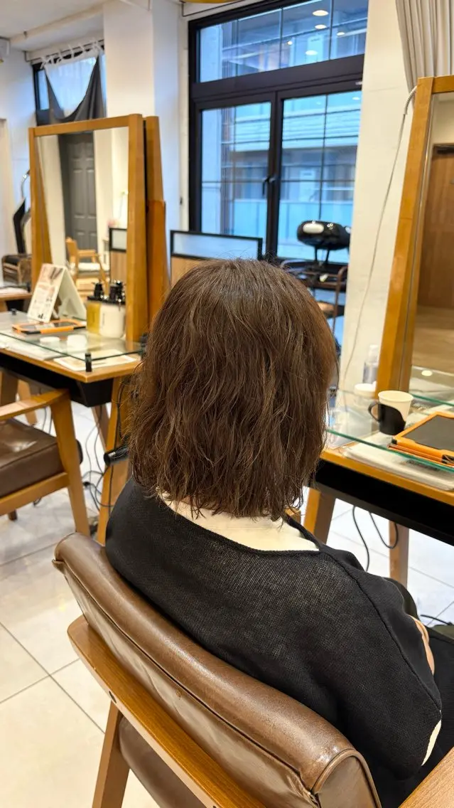 ミディアム ミディアムパーマ ヘアカラー 🐈‍⬛なおカラーモ デル様募集中🎀のヘアスタイル