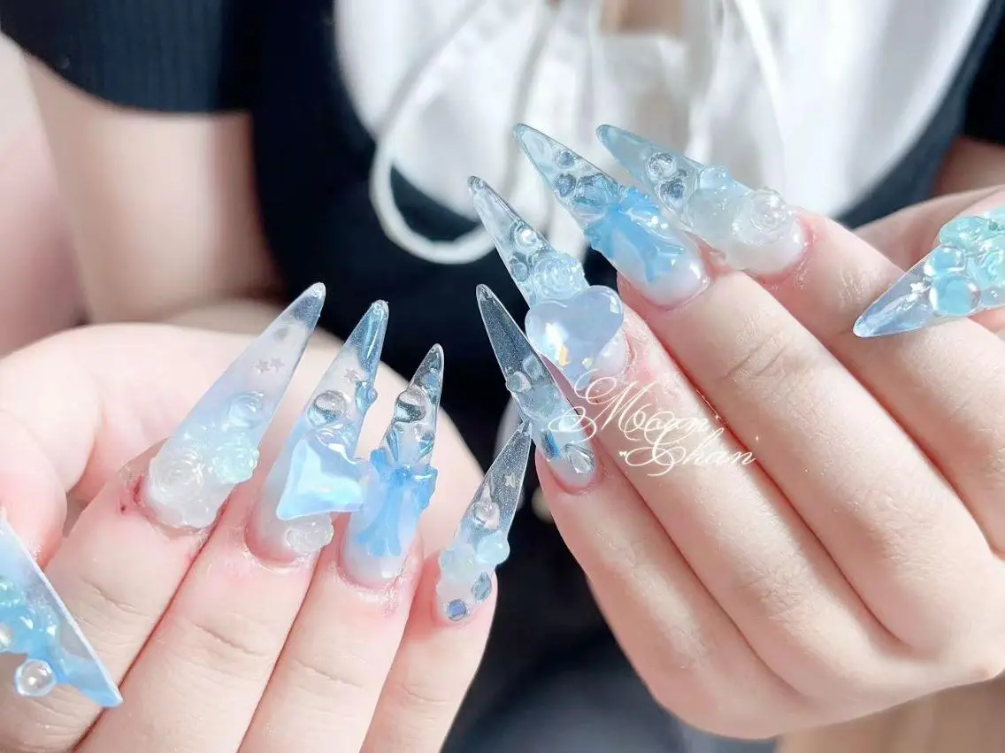 ネイル 長さ出し キラキラネイル 韓国ネイル ロングネイル マグネットネイル ハンドネイル ハンドケア 🎀LIMIT🎀 長さ出し新宿のネイルデザイン
