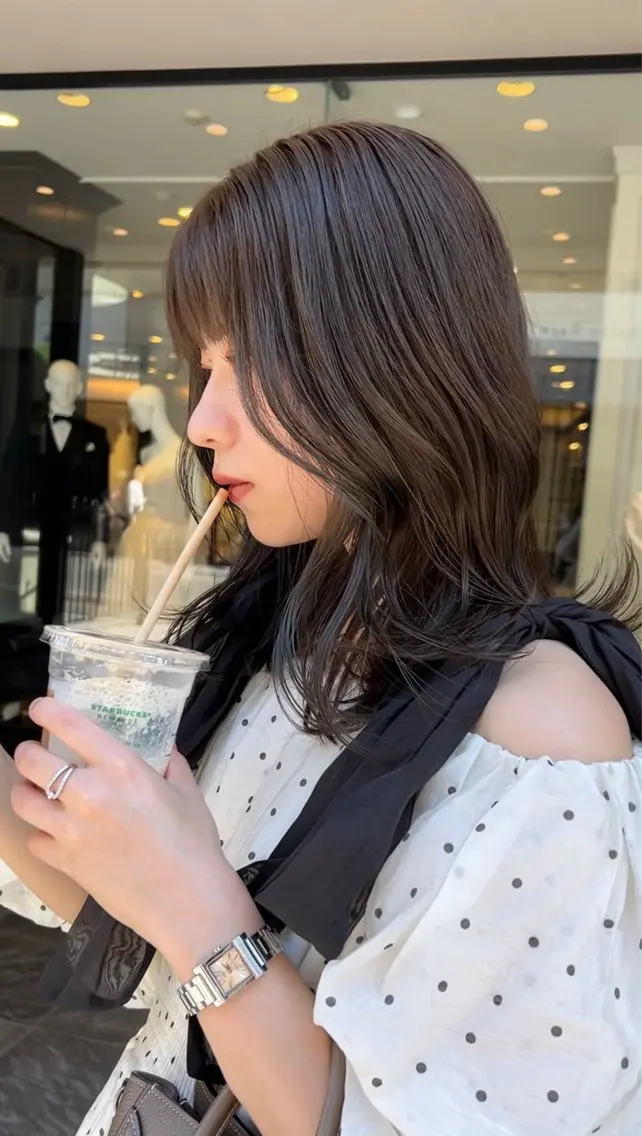 ミディアム カラー AKO .のヘアスタイル