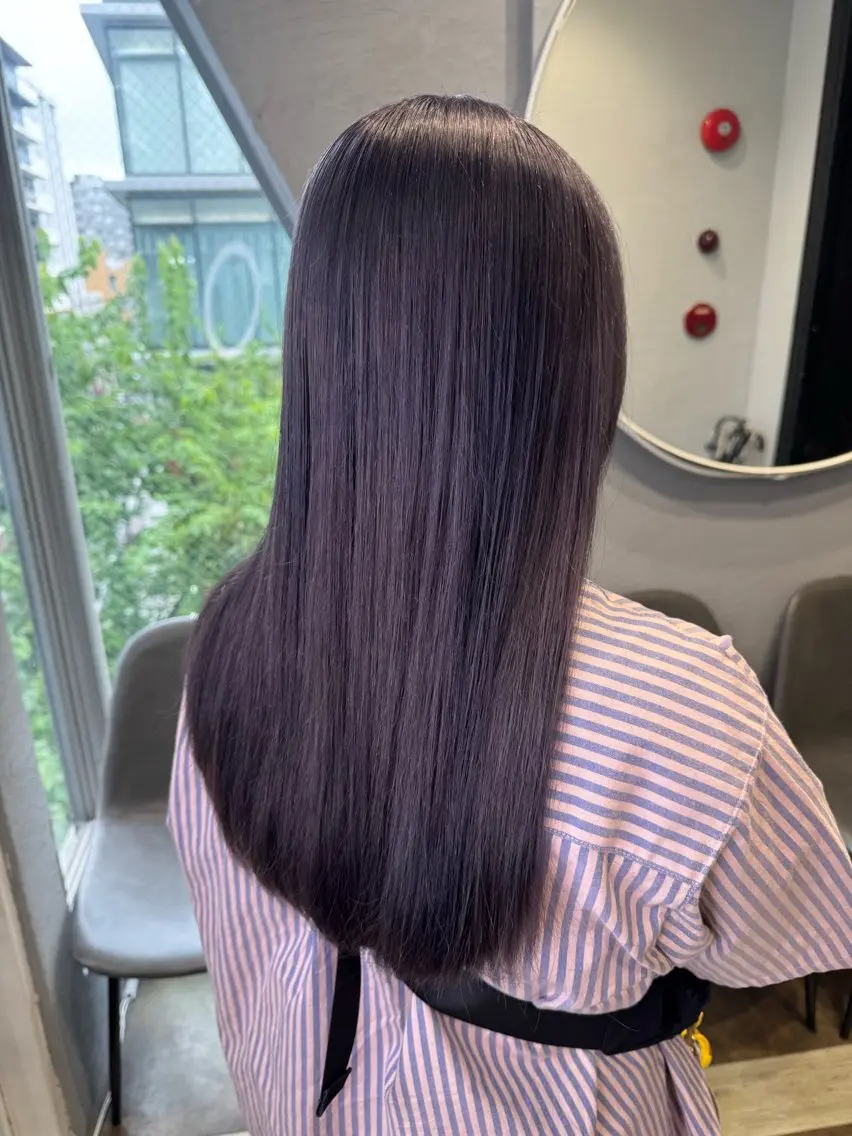 カラー 透明感カラー グレージュ パープルグレージュ GiseL天神 ハイトーンAINAのヘアスタイル