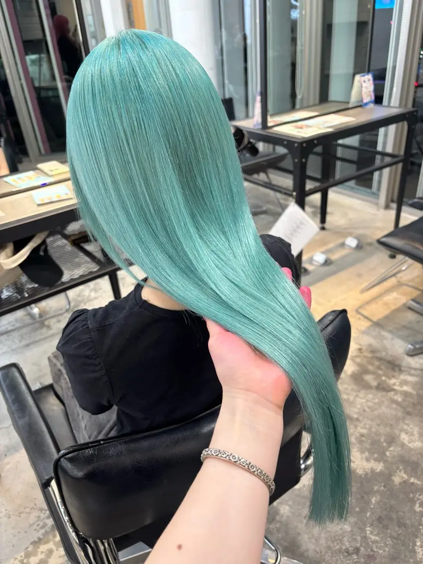 ロング カラー ヘアアレンジ ミント ヘアカラー トリートメント 🎨ハイトーン/ 切りっぱなし みつきのヘアスタイル