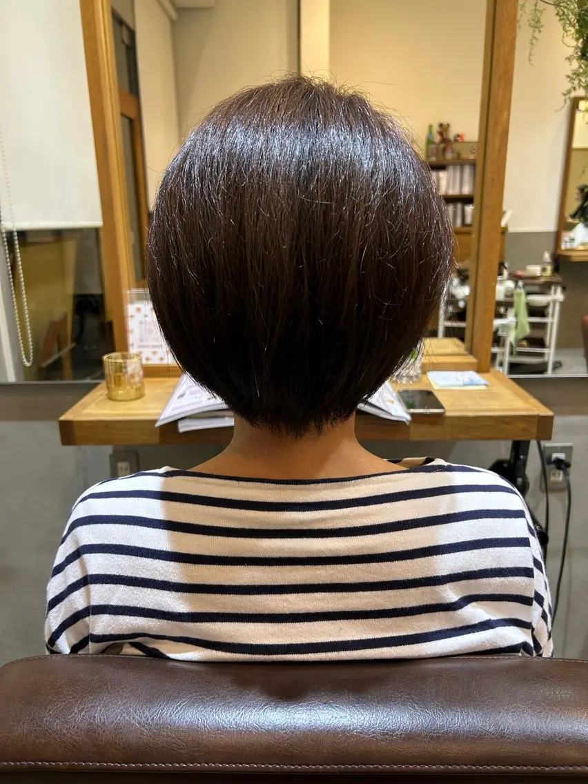 ショート カラー カット 若狭 彩花のヘアスタイル