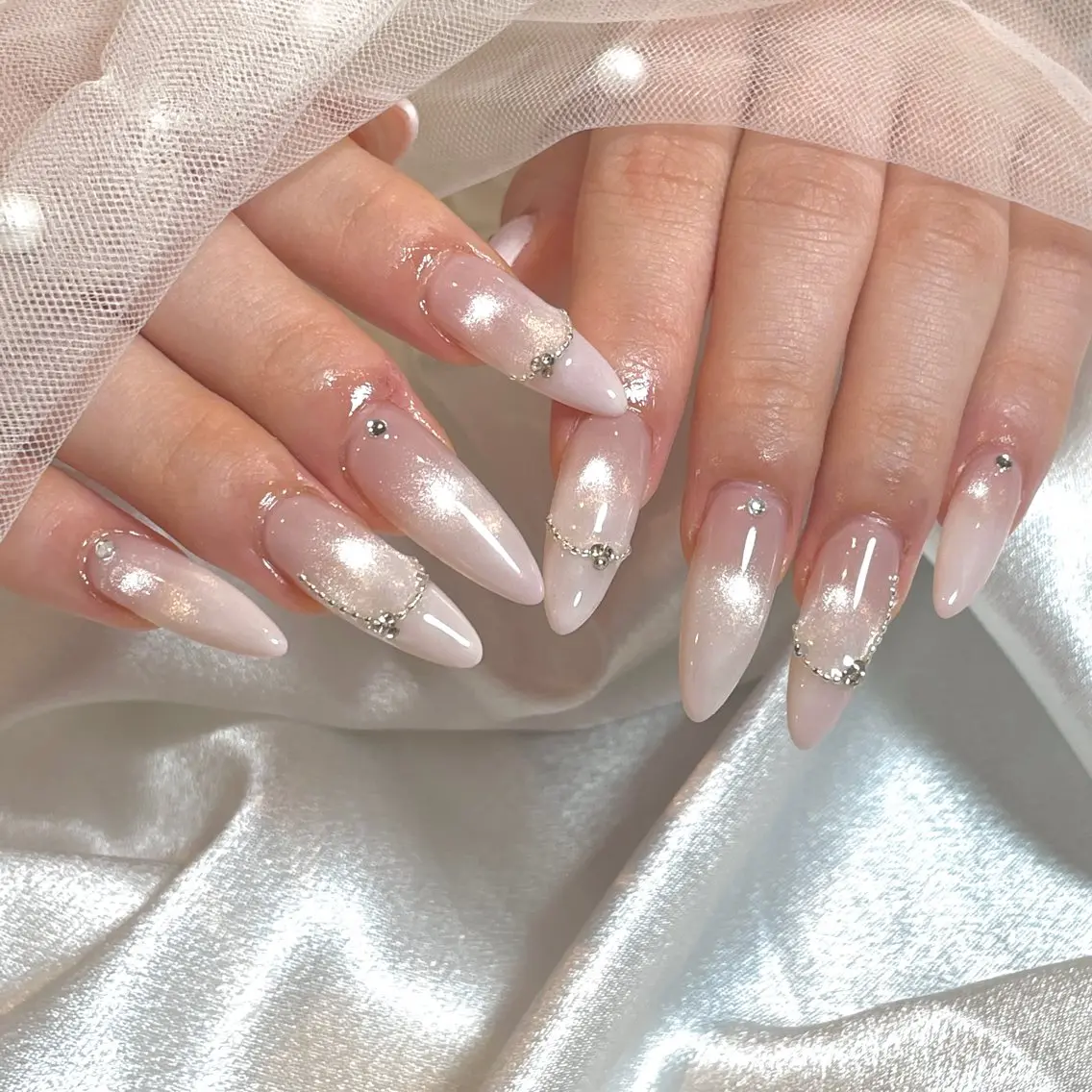 ネイル マグネットネイル ホワイト ハンドネイル yurika 🌷.*・゚のネイルデザイン