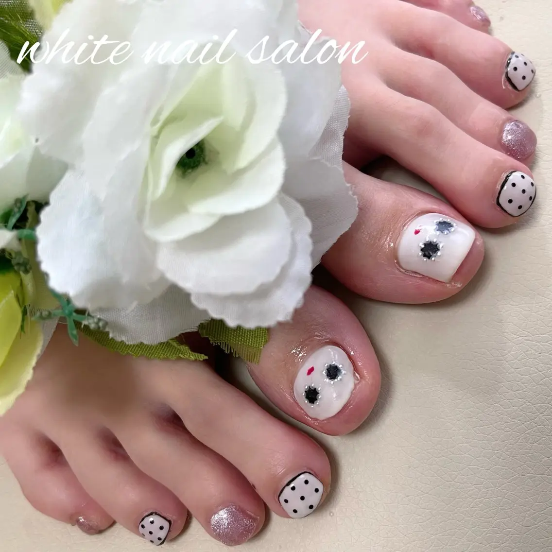 ネイル フットネイル ジェルネイル ハードジェル ラメ(グリッター) 持ち込み フットネイル white nail salonのネイルデザイン