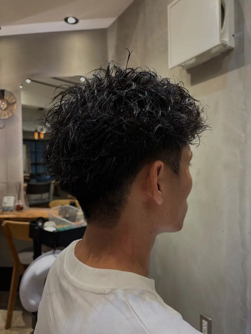 パーマ メンズ メンズパーマ スペインカール ニュアンスパーマ カット パーマ シャドウ/フェザー/ パーマ/新宿/和真のヘアスタイル