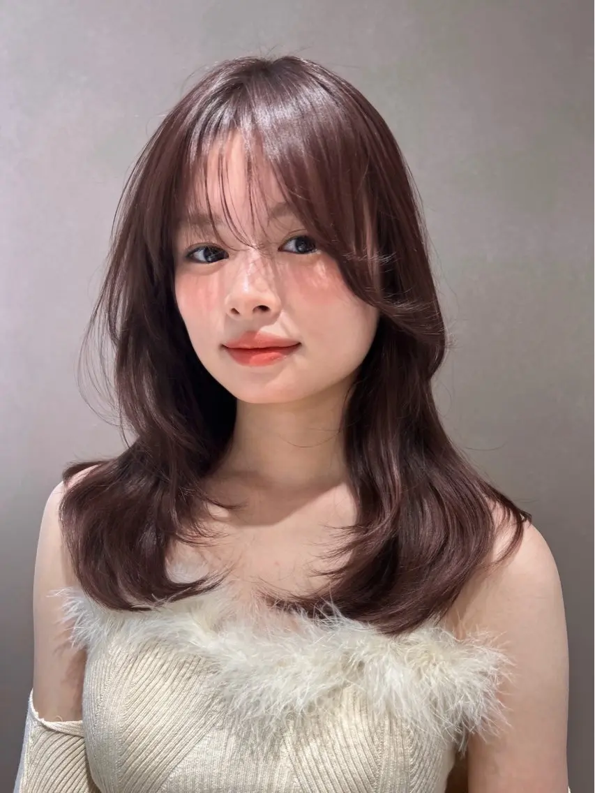 ミディアム カラー 顔まわりレイヤー レイヤーカット ミディアムヘア Chifumiのヘアスタイル