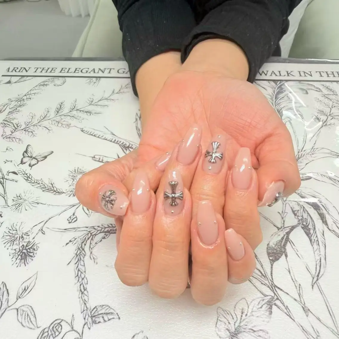 ネイル ハンドネイル H1 NAIL エミのネイルデザイン
