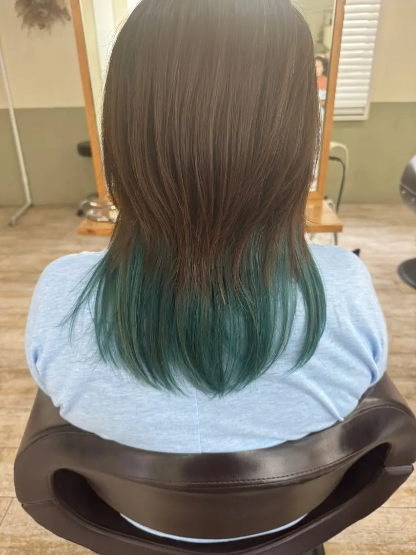 カラー ブリーチ インナーカラー Agu hair 清尾 浩昭のヘアスタイル