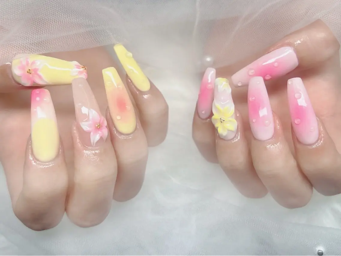 ネイル ブルー チークネイル ドット フレンチネイル ジェルネイル Kei Nail Salonのネイルデザイン