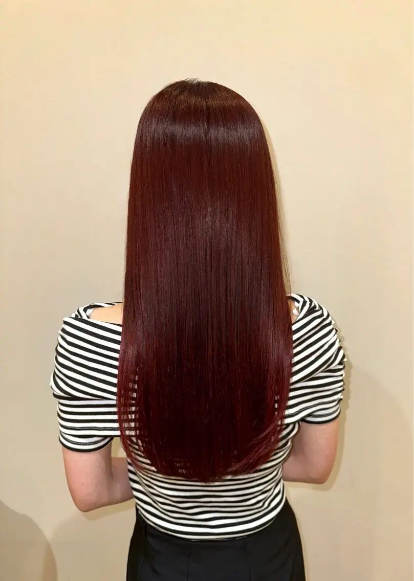 カラー ボルドーカラー 小野田 麻央のヘアスタイル