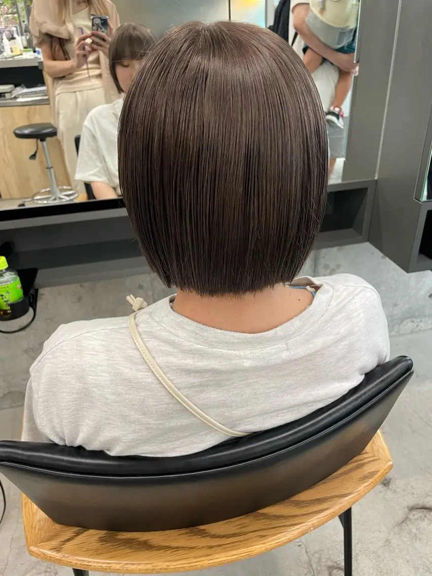 セミロング カラー インナーカラー 推し ブリーチ  髪質改善のヘアスタイル