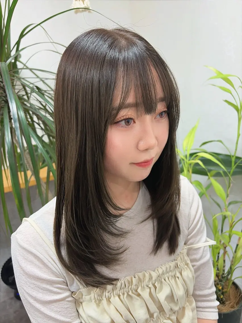 セミロング カラー ヘアアレンジ 透明感カラー ダブルカラー エドルカラー グレージュ ハイライトカラー ヘアカラー トリートメント misa🫧ナチュラ ル縮毛矯正/髪質改善のヘアスタイル