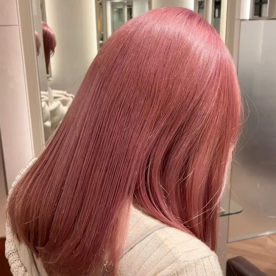 セミロング カラー ブリーチ ケアブリーチ ハイトーンカラー ピンクカラー ひなた あゆみのヘアスタイル