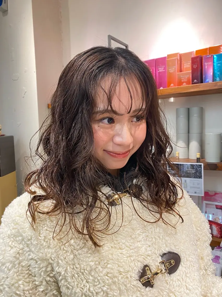 セミロング パーマ レイヤーカット カット パーマ ナチュラルヘア🫧 ナナミのヘアスタイル
